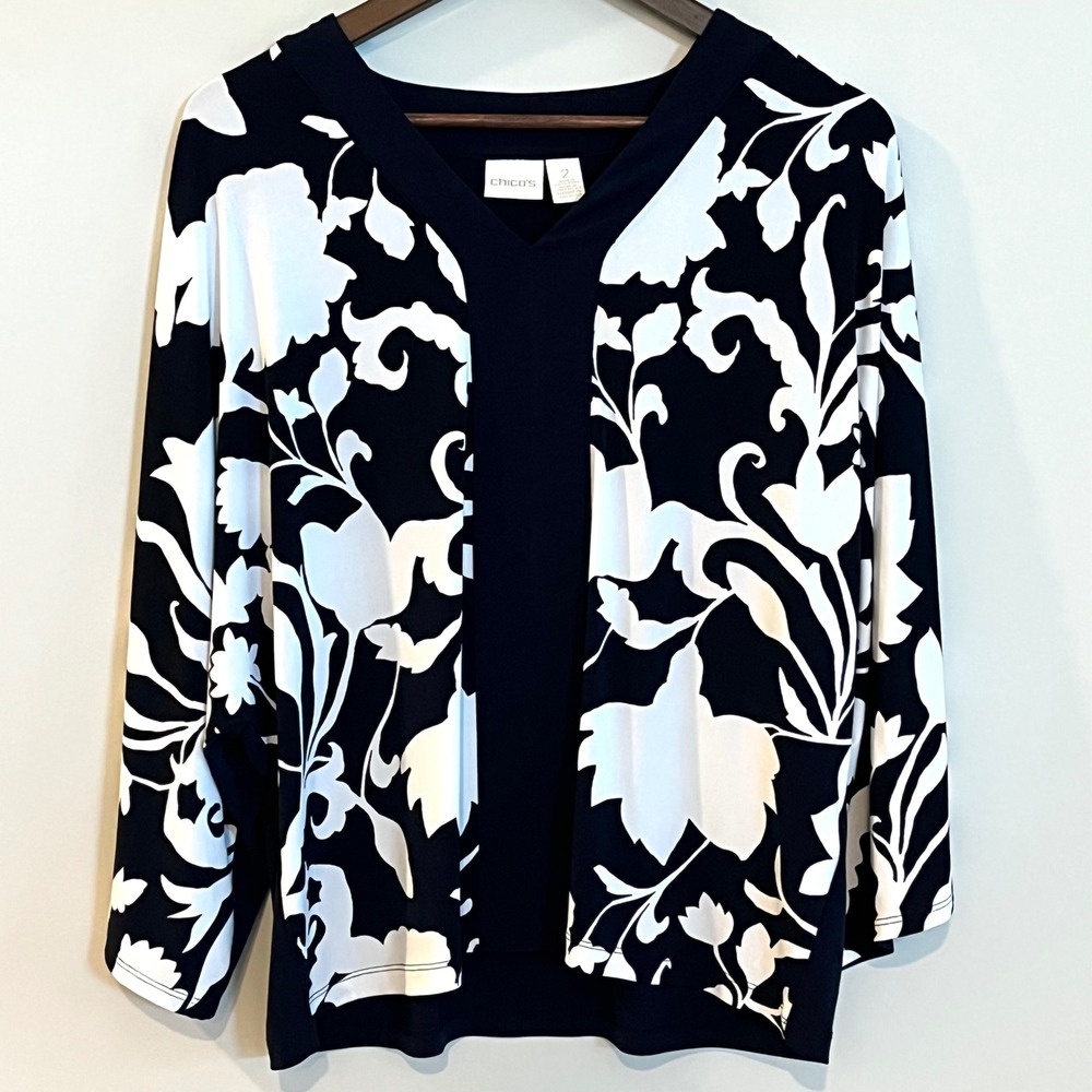 Chicos Navy Blue White Floral V-Neck 3/4 Sleeve Top Size 2 Large Stretch Knit